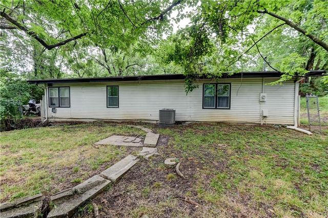 9800 Parkwood Avenue, Kansas City, MO 64137