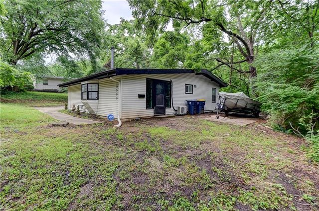 9800 Parkwood Avenue, Kansas City, MO 64137