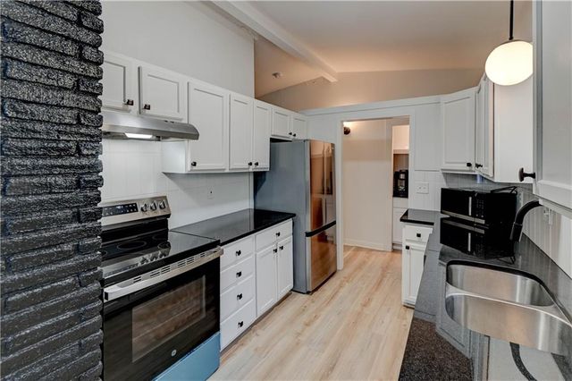 9800 Parkwood Avenue, Kansas City, MO 64137