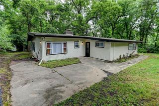 9800 Parkwood Avenue, Kansas City, MO 64137