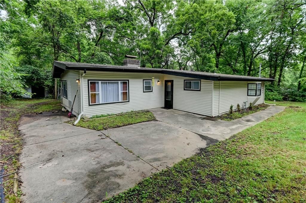 9800 Parkwood Avenue, Kansas City, MO 64137