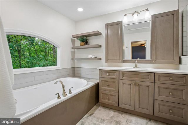 9205 MACSWAIN PL, Springfield, VA 22153