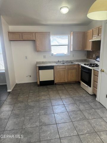 1660 SAINT STEPHEN Place, El Paso, TX 79936