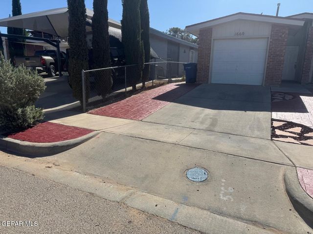 1660 SAINT STEPHEN Place, El Paso, TX 79936