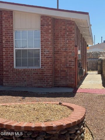 1660 SAINT STEPHEN Place, El Paso, TX 79936