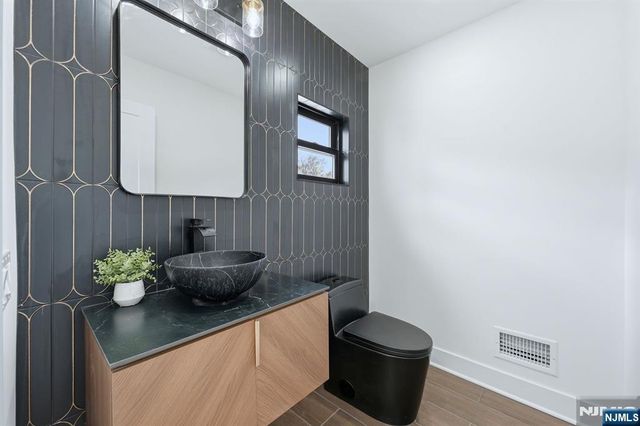 820 Elm Avenue, Ridgefield, NJ 07657