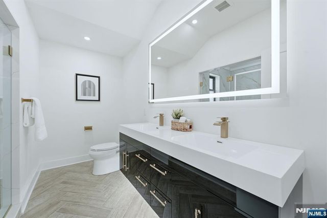 820 Elm Avenue, Ridgefield, NJ 07657