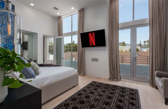 808 N La Jolla Avenue, Los Angeles, CA 90046