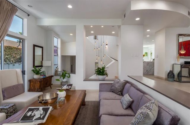 808 N La Jolla Avenue, Los Angeles, CA 90046