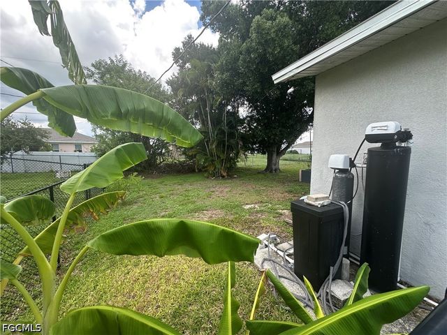 2124 NE 7th PL, Cape Coral, FL 33909