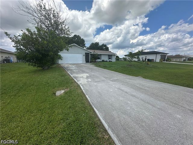 2124 NE 7th PL, Cape Coral, FL 33909