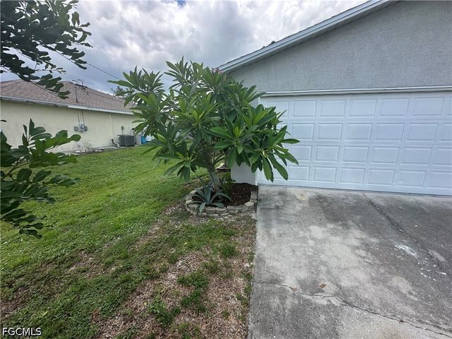 2124 NE 7th PL, Cape Coral, FL 33909