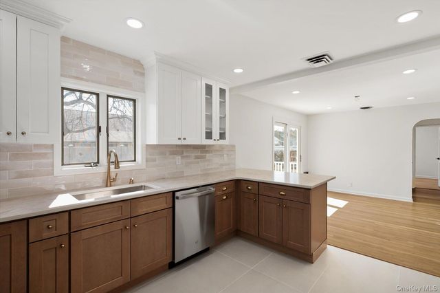 695 Doblin Street, Elmont, NY 11003