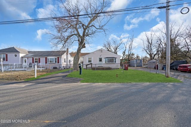 74 2nd Avenue, Toms River, NJ 08757
