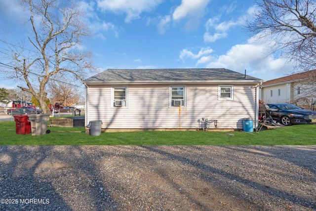 74 2nd Avenue, Toms River, NJ 08757