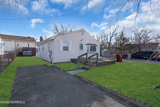 74 2nd Avenue, Toms River, NJ 08757