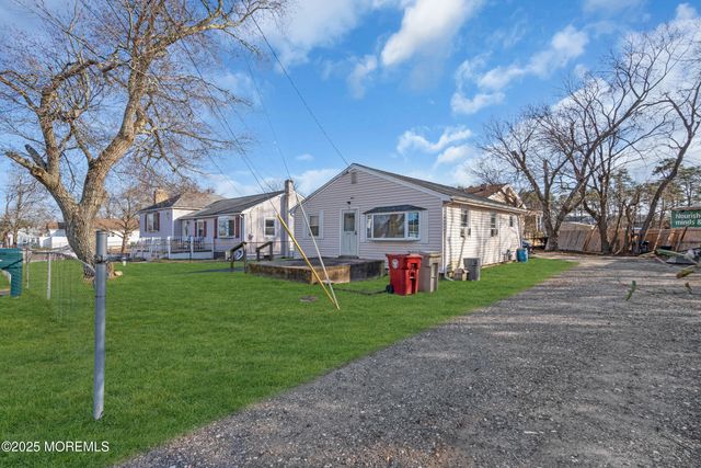 74 2nd Avenue, Toms River, NJ 08757