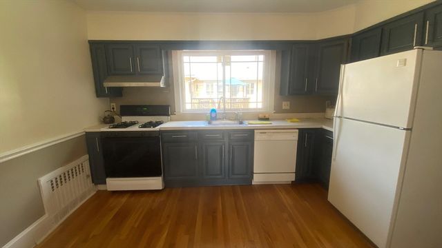 60-62 Cloverdale Rd 62, Newton, MA 02461