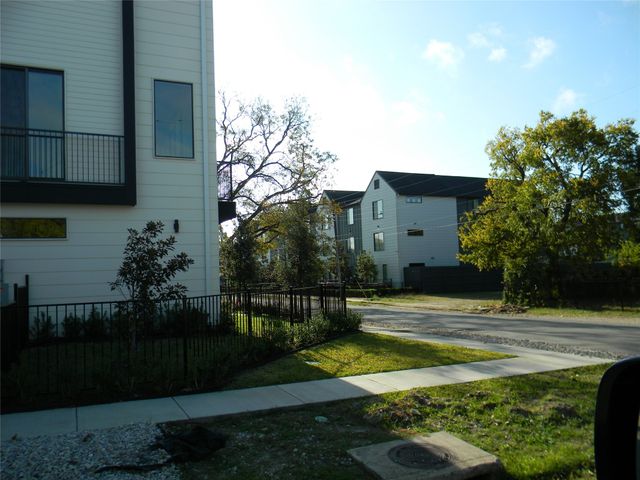 3210 Carpenter Avenue, Dallas, TX 75215