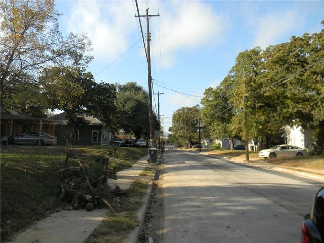 3210 Carpenter Avenue, Dallas, TX 75215