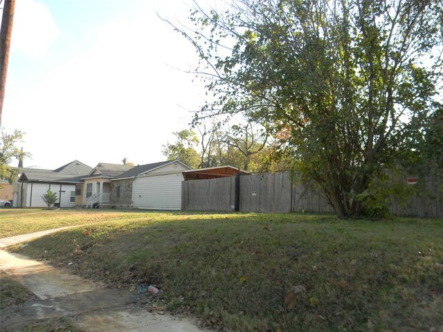 3210 Carpenter Avenue, Dallas, TX 75215