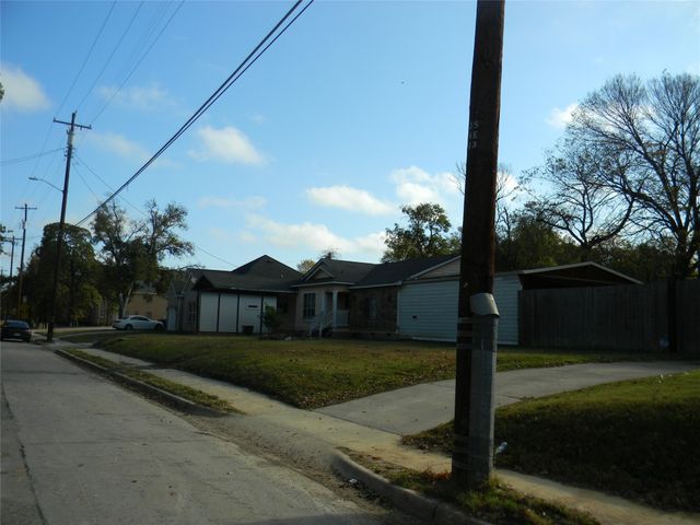 3210 Carpenter Avenue, Dallas, TX 75215