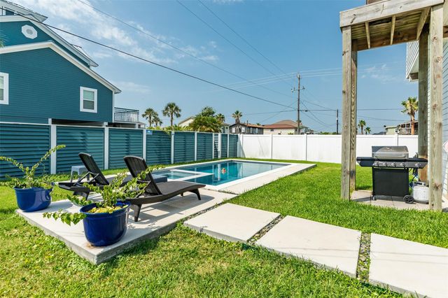 16547 Jolly Roger Road, Jamaica Beach, TX 77554