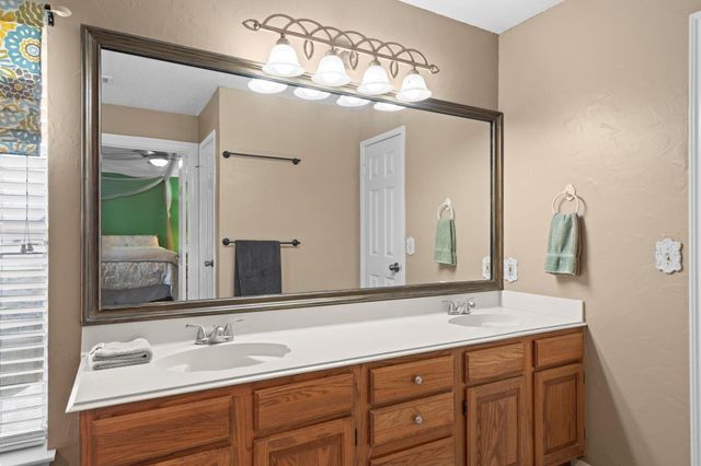 7515 Honey Creek Lane, Houston, TX 77095
