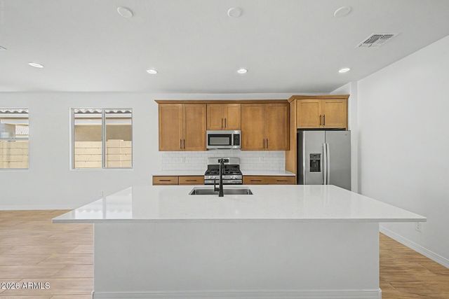 18224 W ELIZABETH Avenue, Goodyear, AZ 85338