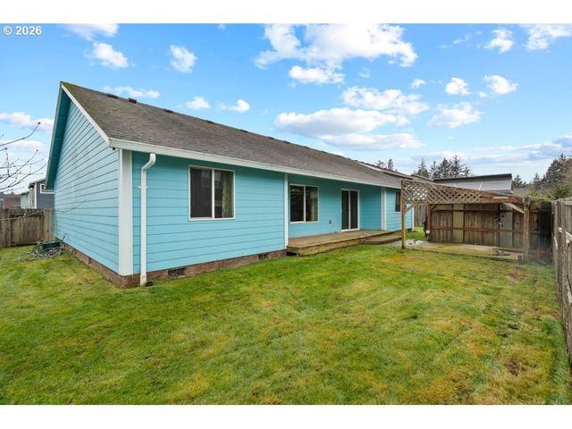 1015 Sw 2ND St, Warrenton, OR 97146