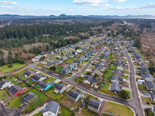 1015 Sw 2ND St, Warrenton, OR 97146