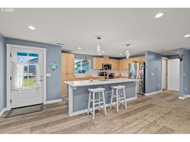 1015 Sw 2ND St, Warrenton, OR 97146