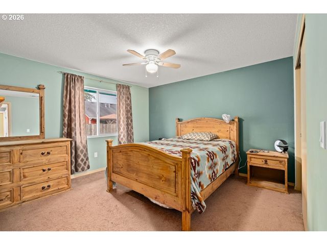 1015 Sw 2ND St, Warrenton, OR 97146