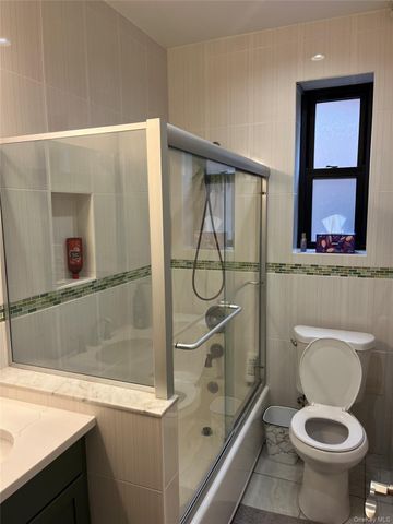 7666 Austin St 5C, Forest Hills, NY 11375