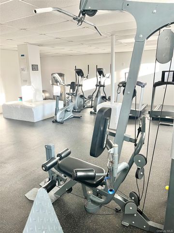 7666 Austin St 5C, Forest Hills, NY 11375