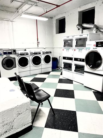 7666 Austin St 5C, Forest Hills, NY 11375