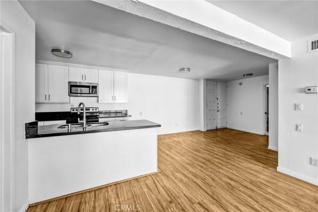 5334 Lindley Avenue 319, Encino, CA 91316