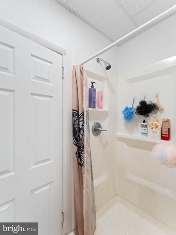 400 MARKET ST, Marcus Hook, PA 19061