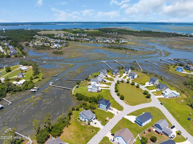 1827 Olde Farm Road, Morehead City, NC 28557