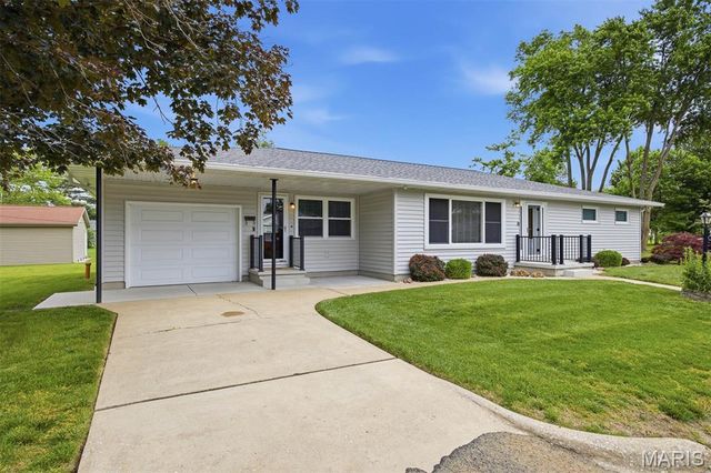 1920 Cypress Street, Highland, IL 62249