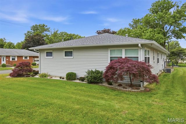 1920 Cypress Street, Highland, IL 62249