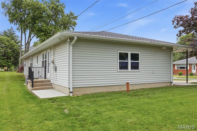 1920 Cypress Street, Highland, IL 62249