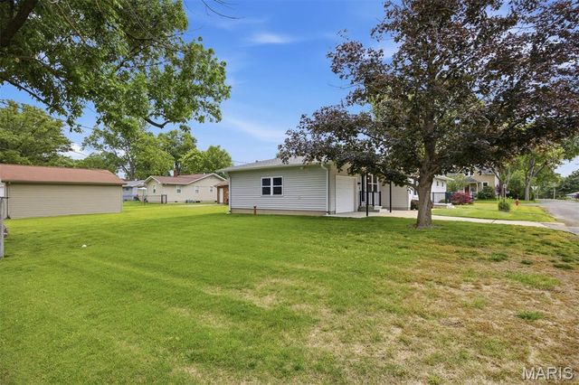 1920 Cypress Street, Highland, IL 62249