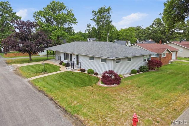 1920 Cypress Street, Highland, IL 62249