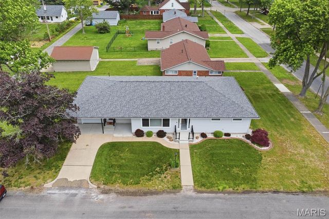 1920 Cypress Street, Highland, IL 62249