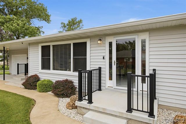 1920 Cypress Street, Highland, IL 62249