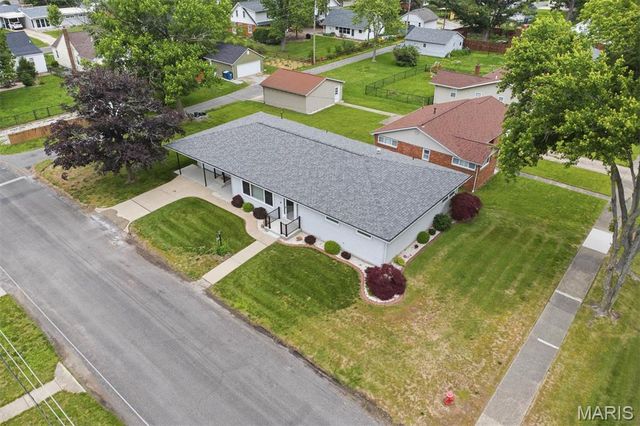 1920 Cypress Street, Highland, IL 62249