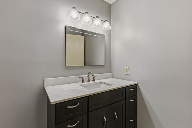 4742 Oakbrook Ct Apt 1, Memphis, TN 38117