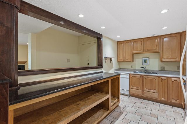 4742 Oakbrook Ct Apt 1, Memphis, TN 38117