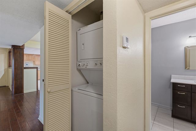 4742 Oakbrook Ct Apt 1, Memphis, TN 38117